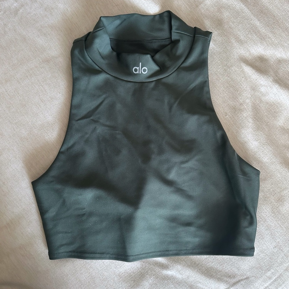 ALO Yoga Women's Olive Green Crop Sports Bra XS Excellent Condition